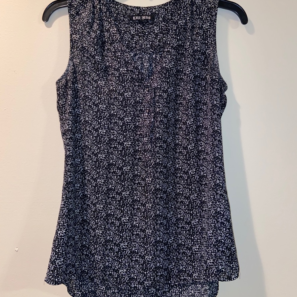 High-low Express black and white sleeveless blouse